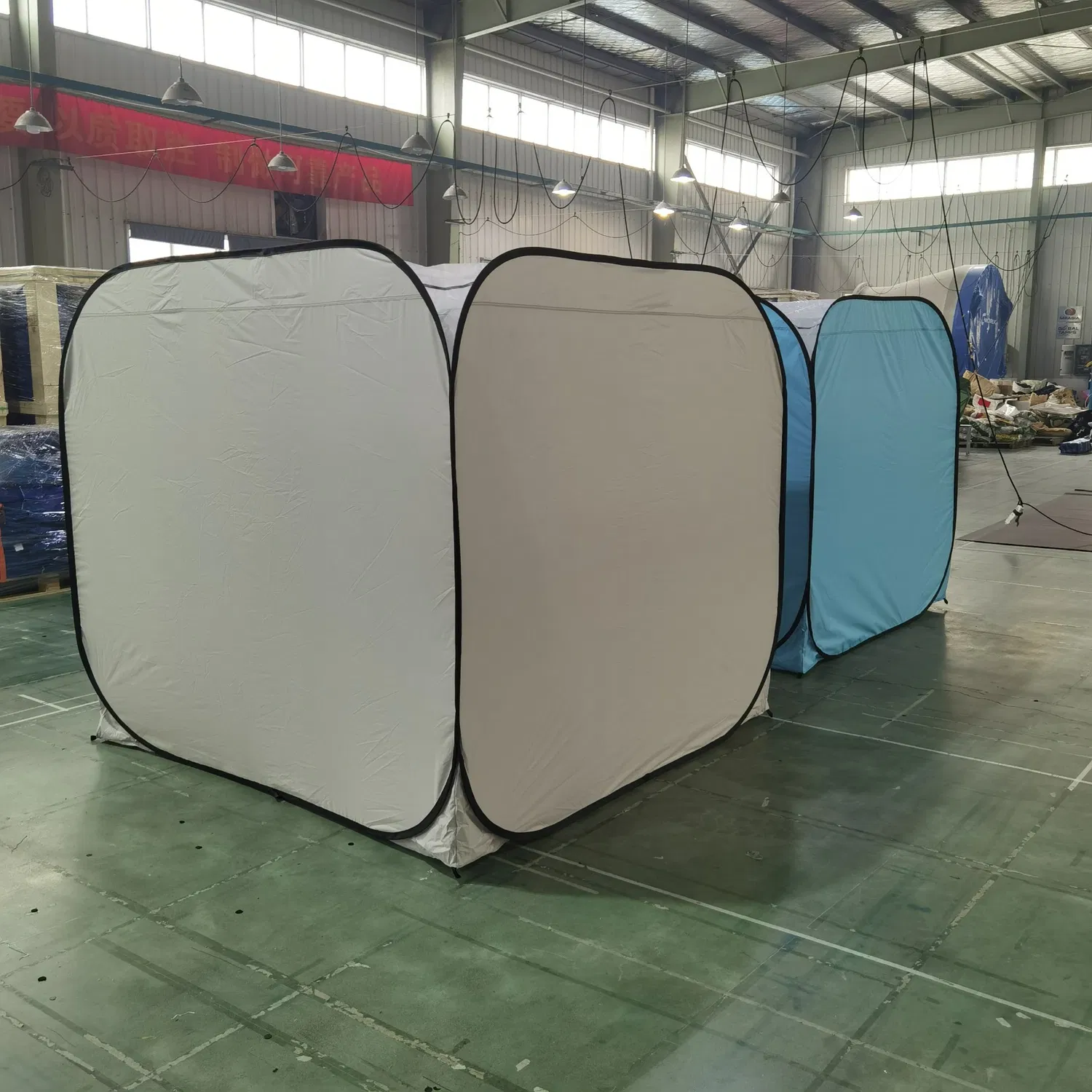 Faltbares, modulares Pop-up-Zelt für den Innenbereich bei Katastrophenhilfe